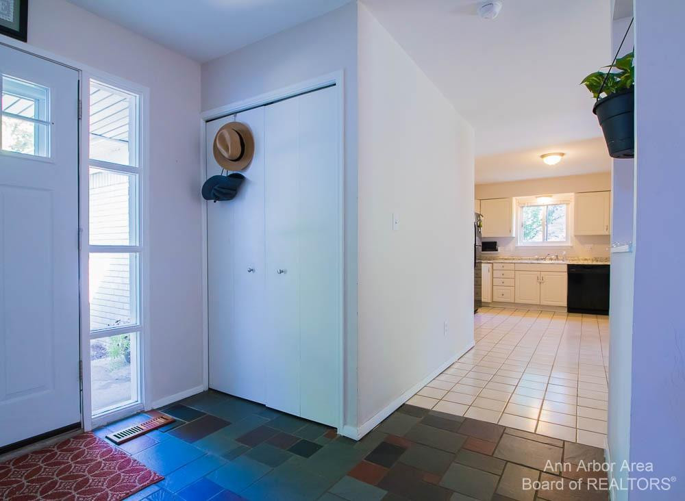 2316 Nixon Road Ann Arbor, MI 48105 - Photo 7 of 45 Photo 7