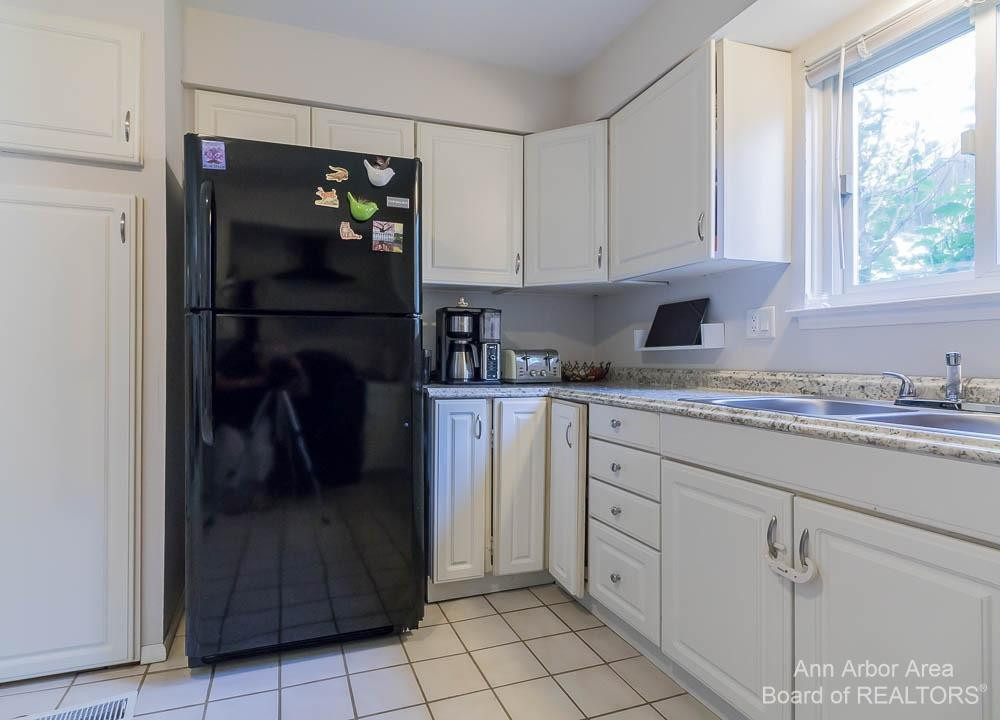 2316 Nixon Road Ann Arbor, MI 48105 - Photo 9 of 45 Photo 9