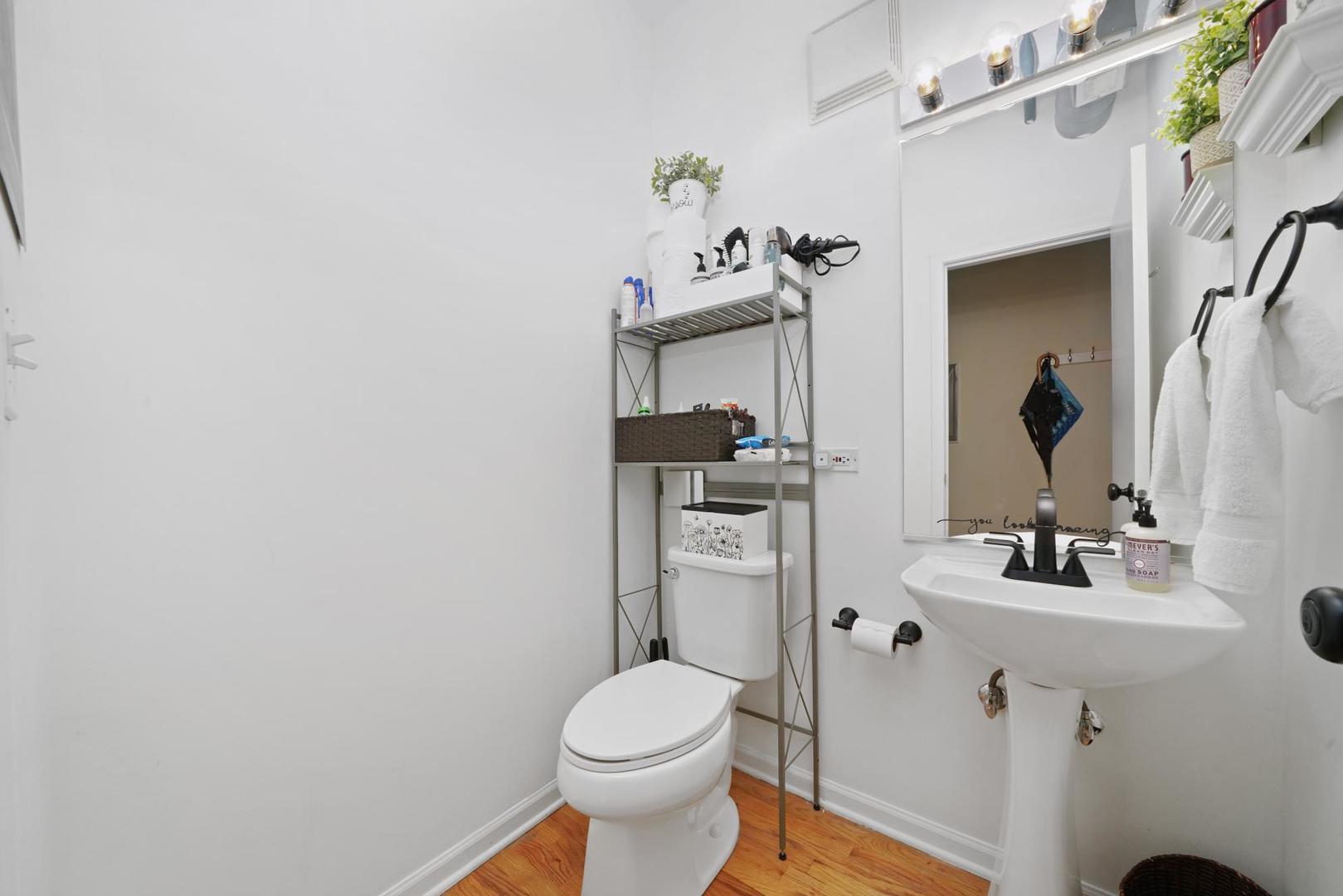 1834 Ridge Avenue, Unit 102 Evanston, IL 60201 - Photo 4 of 35