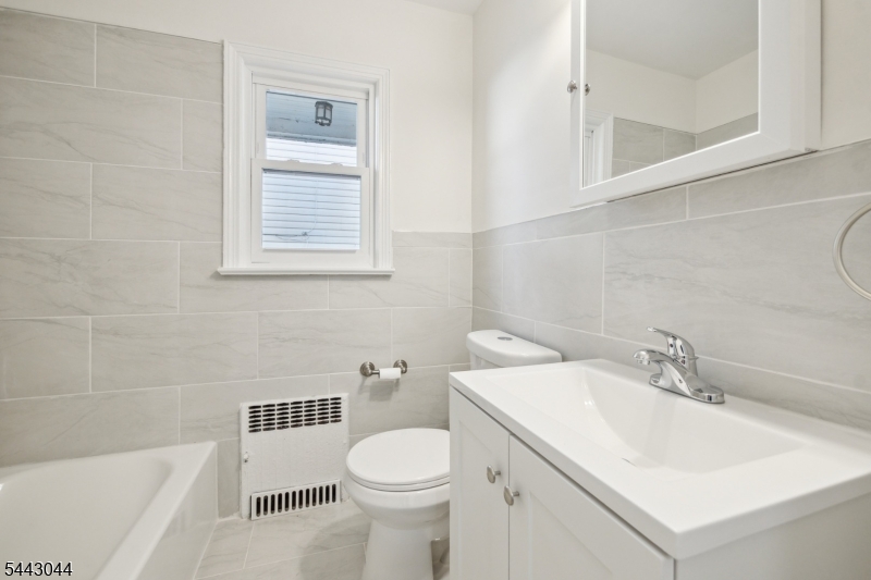 623 Livingston Road Elizabeth, NJ 07208 - Photo 8 of 22