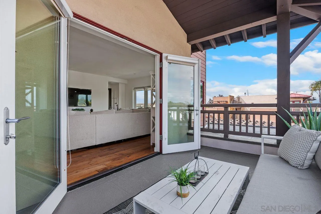90 North Coast Highway 101 Encinitas, CA 92024 - Photo 21 of 39 a view of a balcony with couch