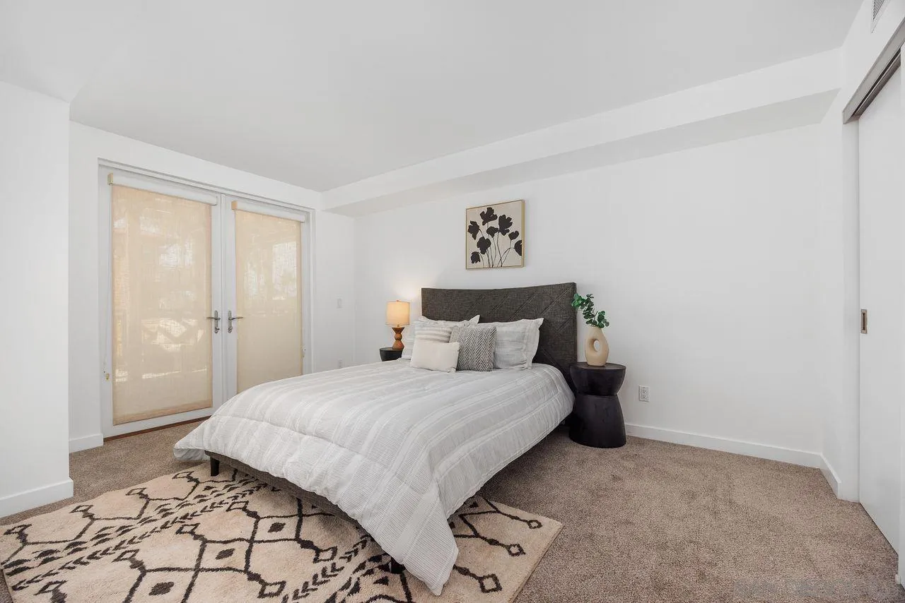 90 North Coast Highway 101 Encinitas, CA 92024 - Photo 27 of 39 a bedroom with a bed and a window