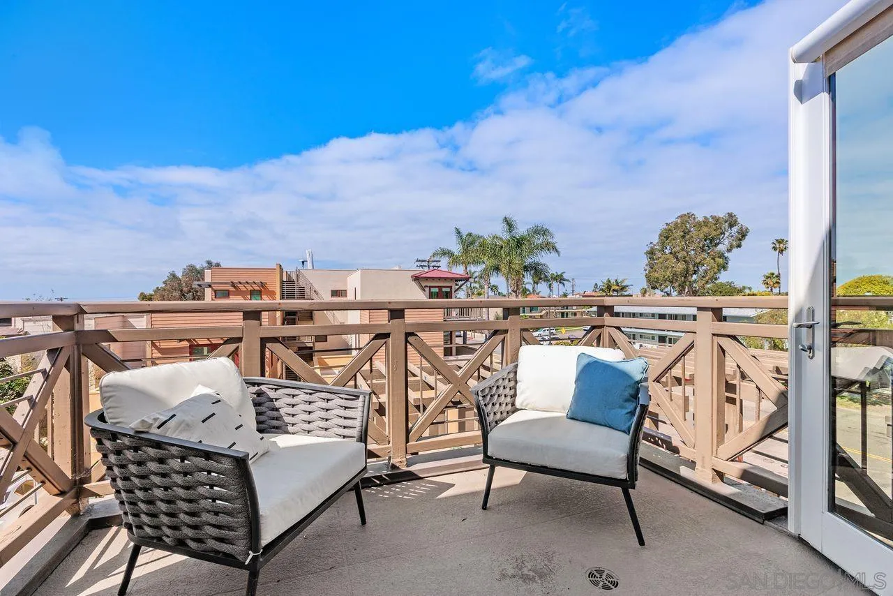 90 North Coast Highway 101 Encinitas, CA 92024 - Photo 30 of 39 a view of a terrace with furniture and a table