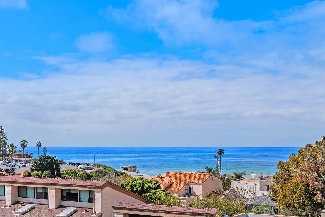 90 North Coast Highway 101 Encinitas, CA 92024 - Photo 32 of 39 a view of a city