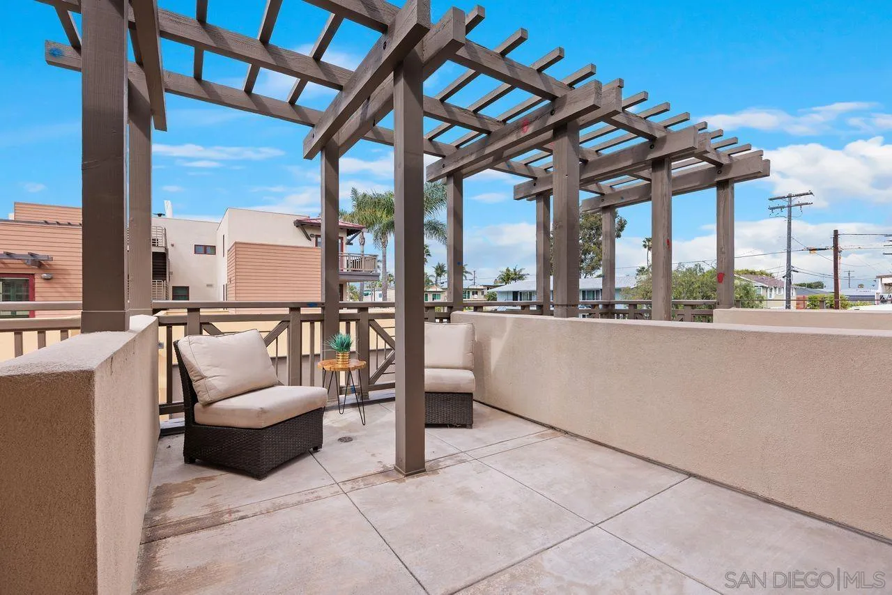 90 North Coast Highway 101 Encinitas, CA 92024 - Photo 4 of 39 a view of a patio with couches and chairs