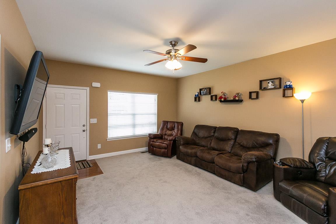 140 Abbey Road Lebanon, TN 37090 - Photo 4 of 30 a living room with furniture and a flat screen tv