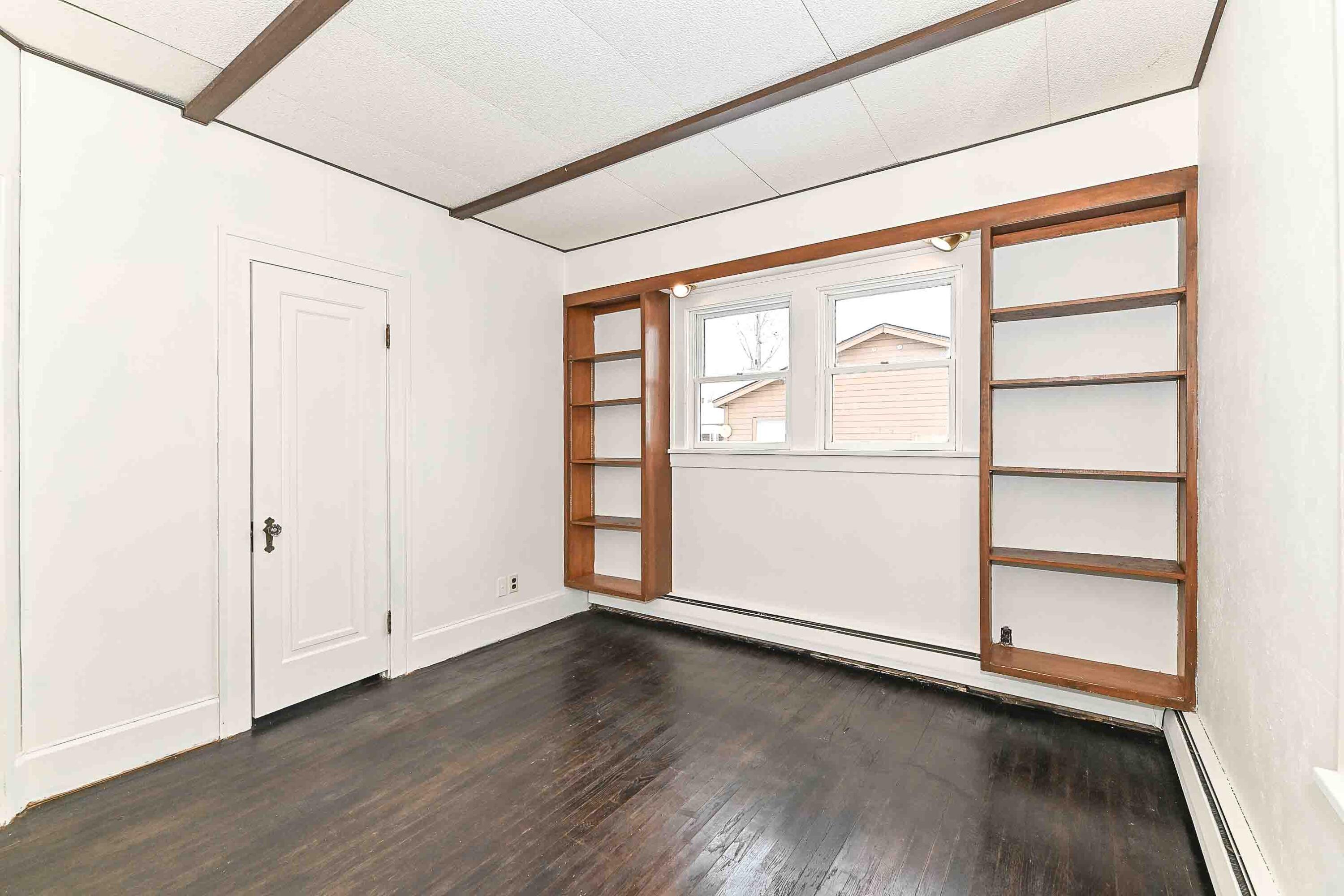 1516 Monroe Avenue Racine, WI 53405 - Photo 14 of 35 Main floor bedroom