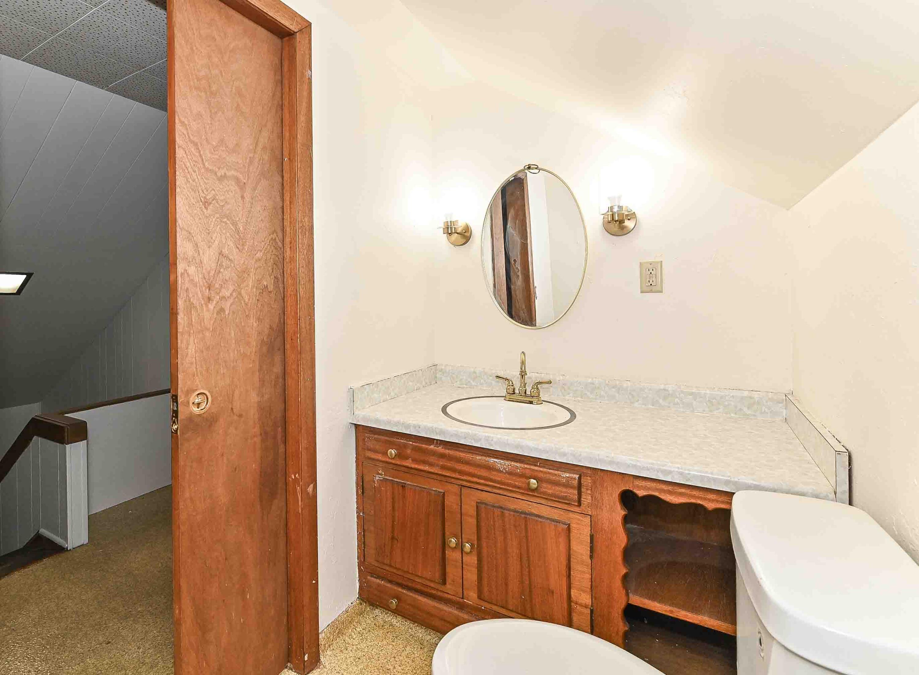 1516 Monroe Avenue Racine, WI 53405 - Photo 22 of 35 Upper half bathroom