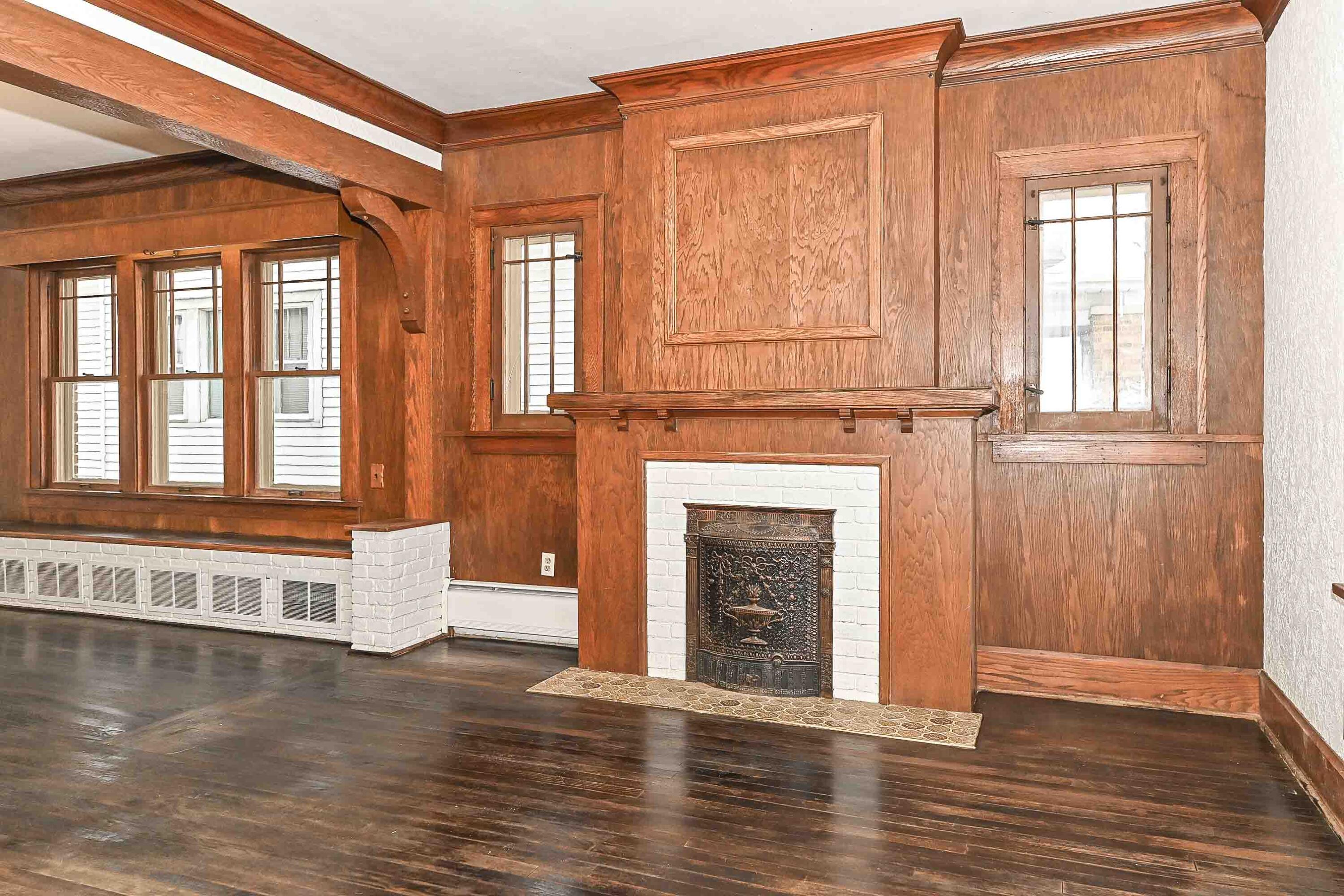 1516 Monroe Avenue Racine, WI 53405 - Photo 3 of 35 Decorative fireplace