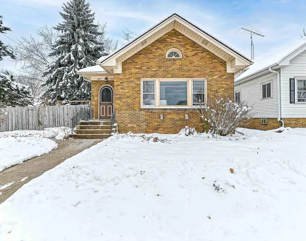 $239,900 | 1516 Monroe Avenue, Racine, WI 53405