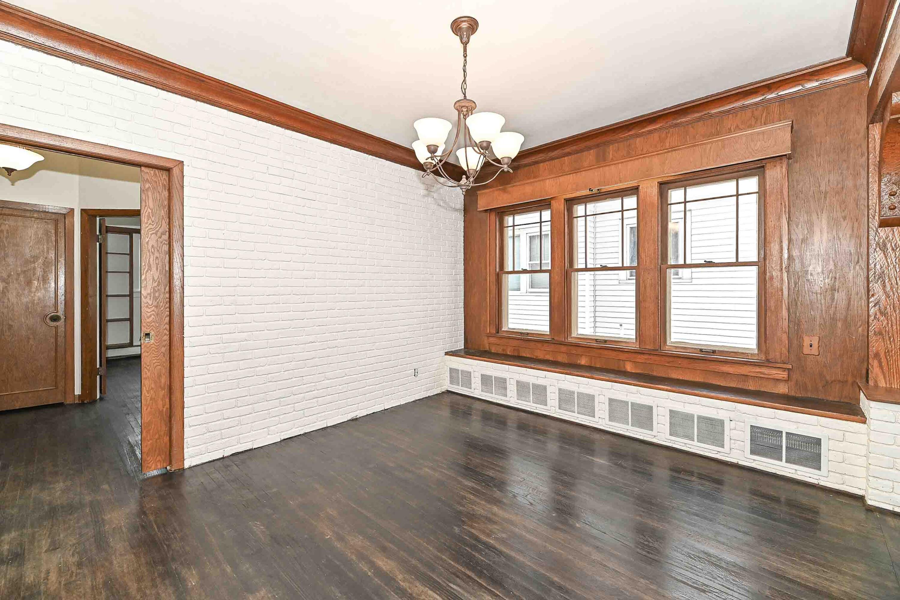 1516 Monroe Avenue Racine, WI 53405 - Photo 6 of 35 Dining room with seating