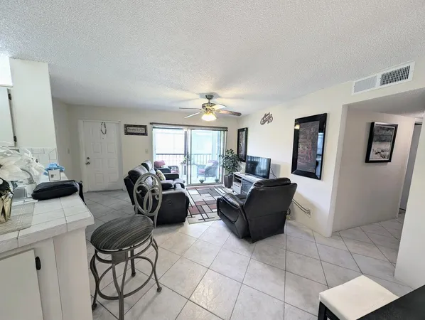 $1,700 | 7515 South Oriole Boulevard, Delray Beach, FL 33446