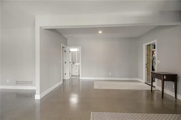 $895,000 | 13504 Oakridge Drive, Kearney, MO 64060