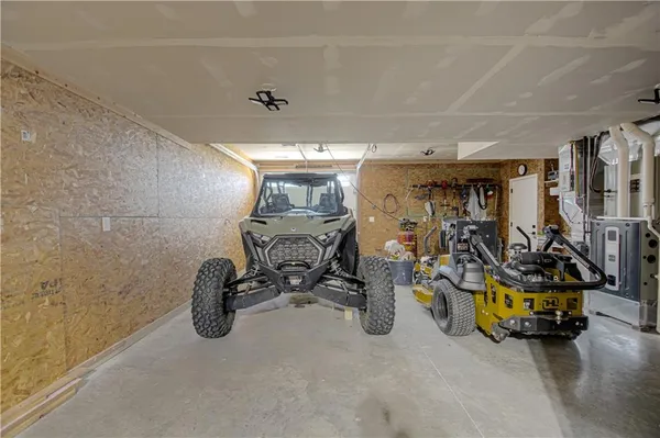 $895,000 | 13504 Oakridge Drive, Kearney, MO 64060