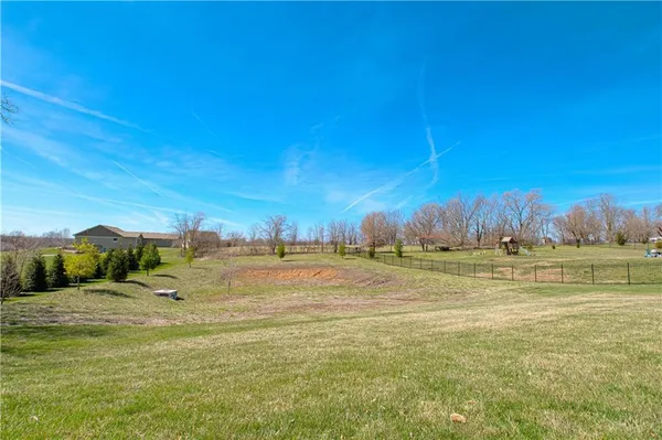 $895,000 | 13504 Oakridge Drive, Kearney, MO 64060