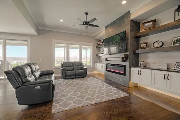 $895,000 | 13504 Oakridge Drive, Kearney, MO 64060