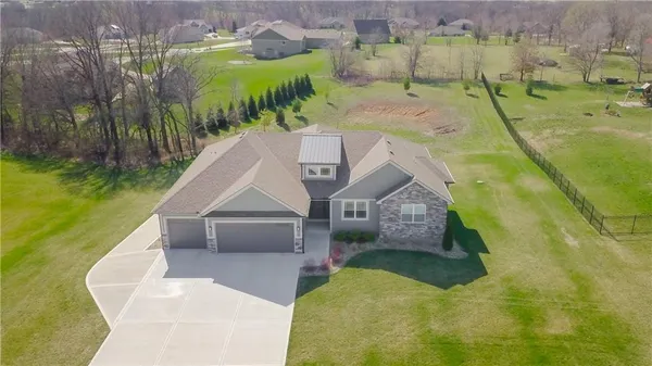 $895,000 | 13504 Oakridge Drive, Kearney, MO 64060