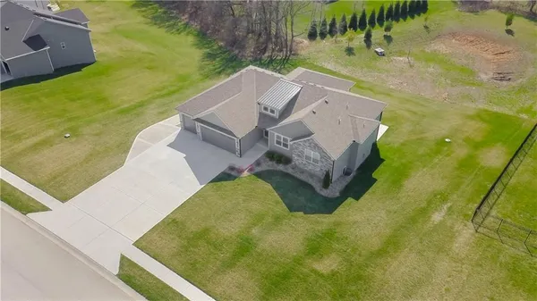 $895,000 | 13504 Oakridge Drive, Kearney, MO 64060