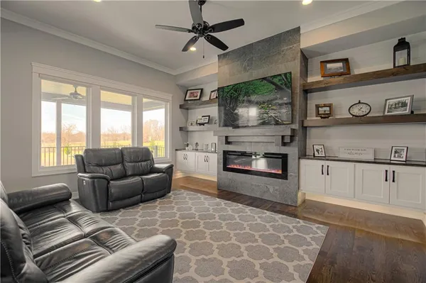 $895,000 | 13504 Oakridge Drive, Kearney, MO 64060