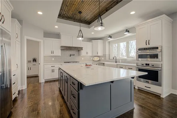 $895,000 | 13504 Oakridge Drive, Kearney, MO 64060