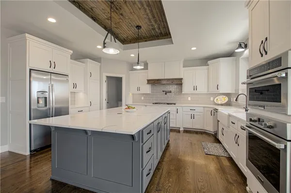 $895,000 | 13504 Oakridge Drive, Kearney, MO 64060