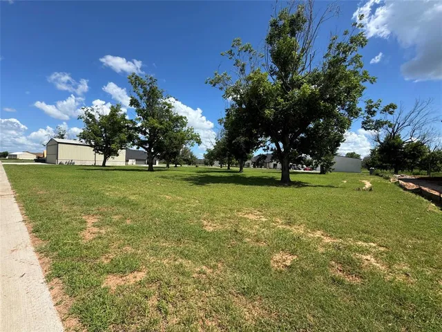 $220,000 | 6114 Bonanza Drive, Granbury, TX 76049