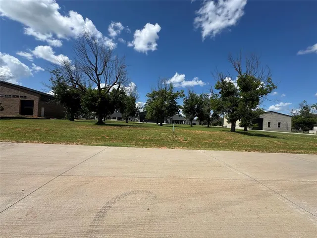 $220,000 | 6114 Bonanza Drive, Granbury, TX 76049