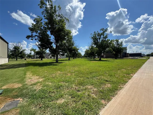 $220,000 | 6114 Bonanza Drive, Granbury, TX 76049