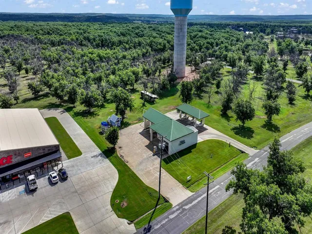 $220,000 | 6114 Bonanza Drive, Granbury, TX 76049