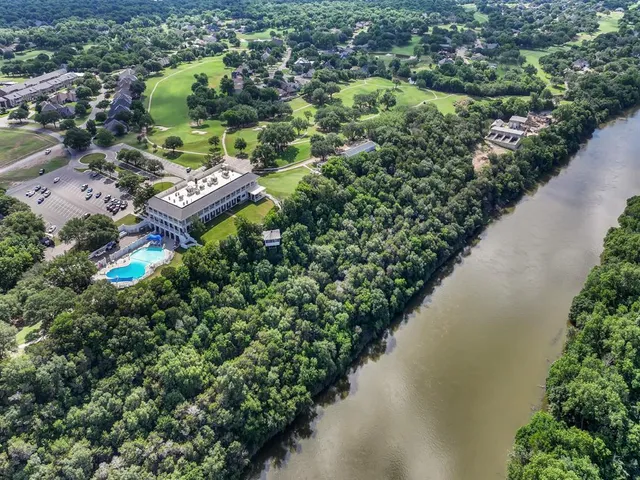 $220,000 | 6114 Bonanza Drive, Granbury, TX 76049