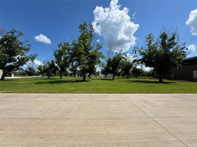 $220,000 | 6114 Bonanza Drive, Granbury, TX 76049