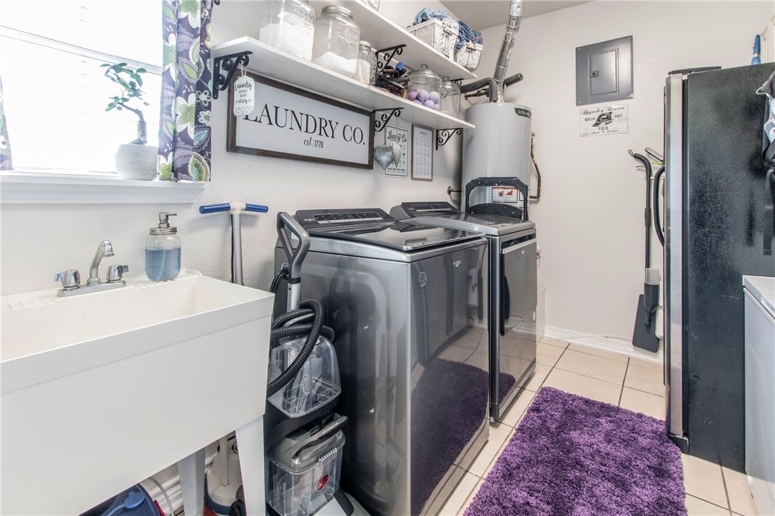 876 South St Joseph Road Burlington, TX 76519 - Photo 14 of 35 a utility room with dryer and washer