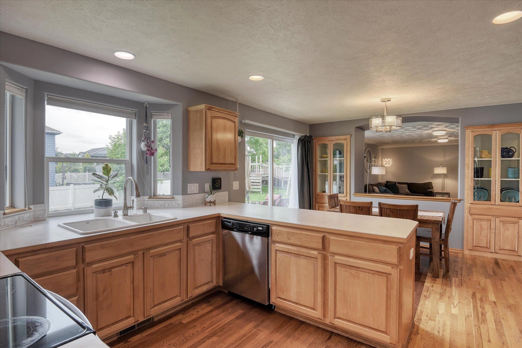 2405 West Cascade Way Spokane, WA 99208 - Photo 4 of 41
