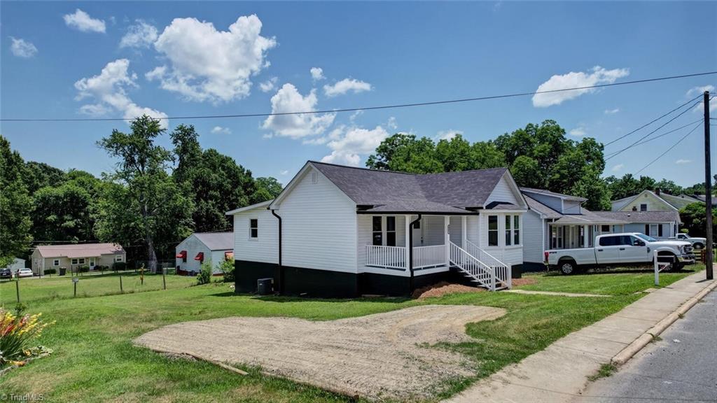 511 Barnes Street Reidsville, NC 27320 - Photo 3 of 29