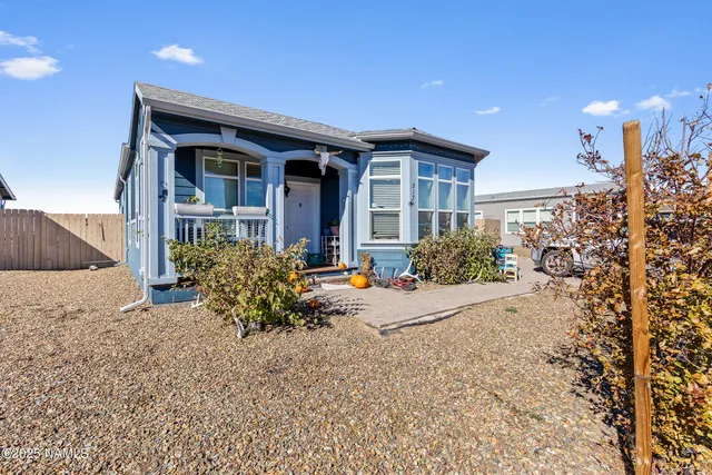 a view of a house with porch and garden