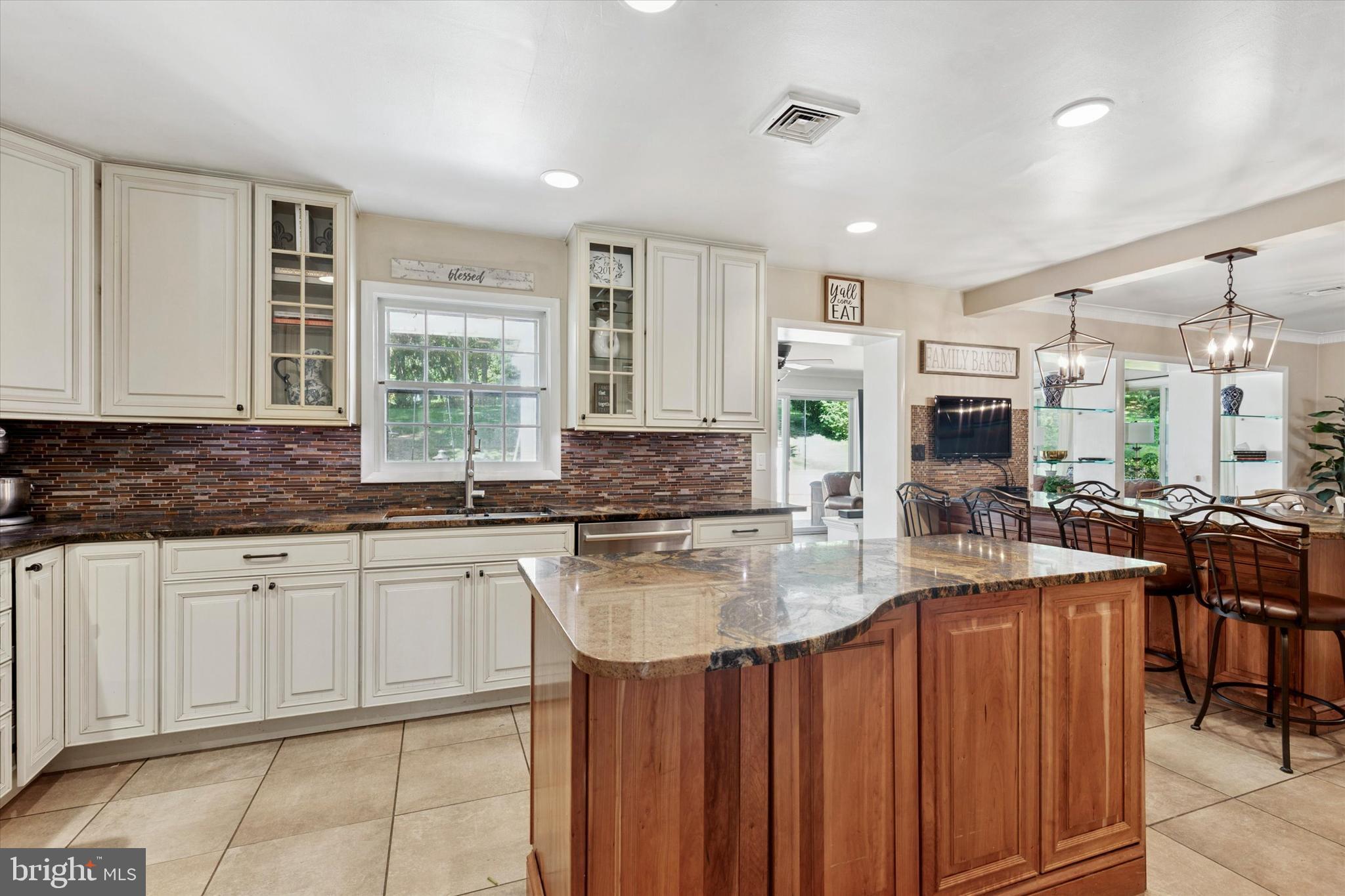 770 Robinhood Road Bryn Mawr, PA 19010 - Photo 8 of 39 Kitchen with Island Seating