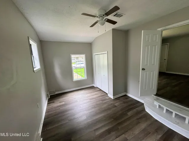 $1,900 | 521 North Park Lane, Jackson, MS 39206