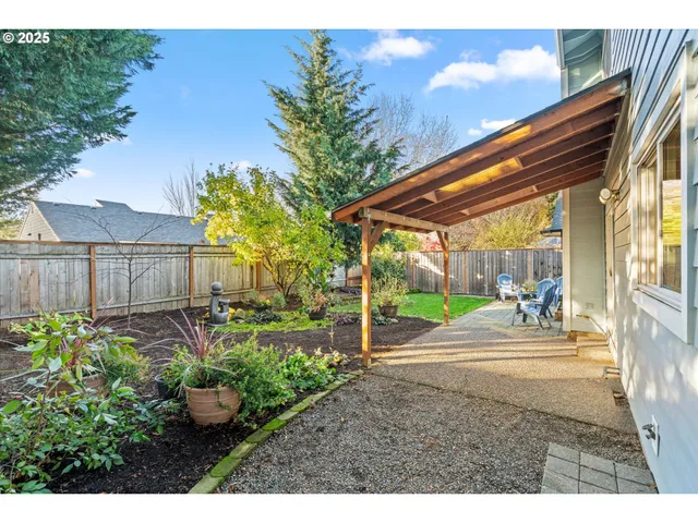 a view of a house with backyard and sitting area