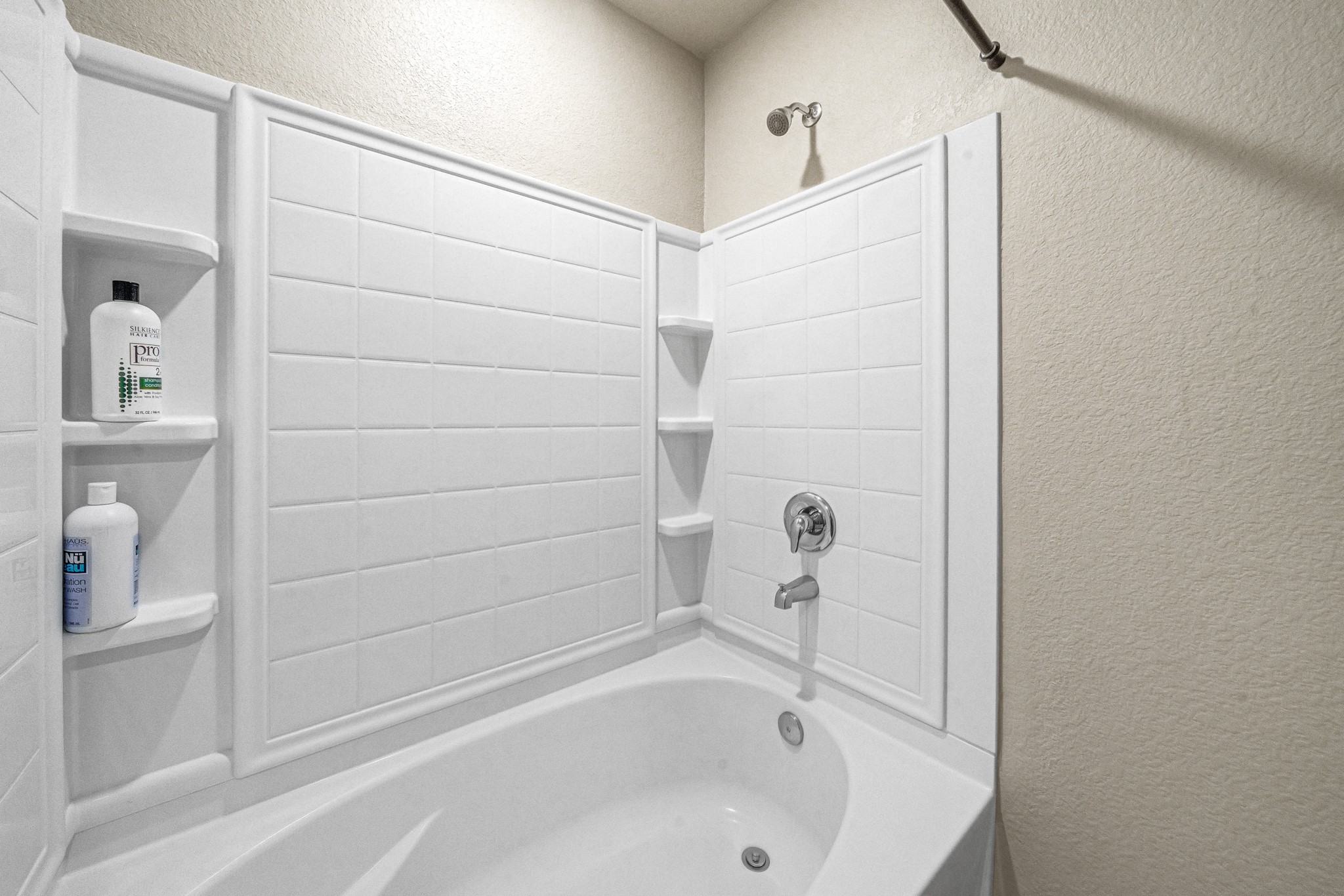 1345 Lariat Rdg Trail Houston, TX 77049 - Photo 23 of 25 a bathroom with a bathtub