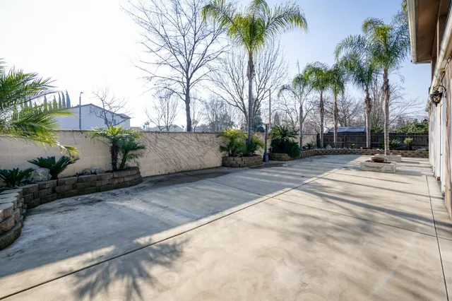 $1,350,000 | 5733 West Babcock Avenue, Visalia, CA 93291