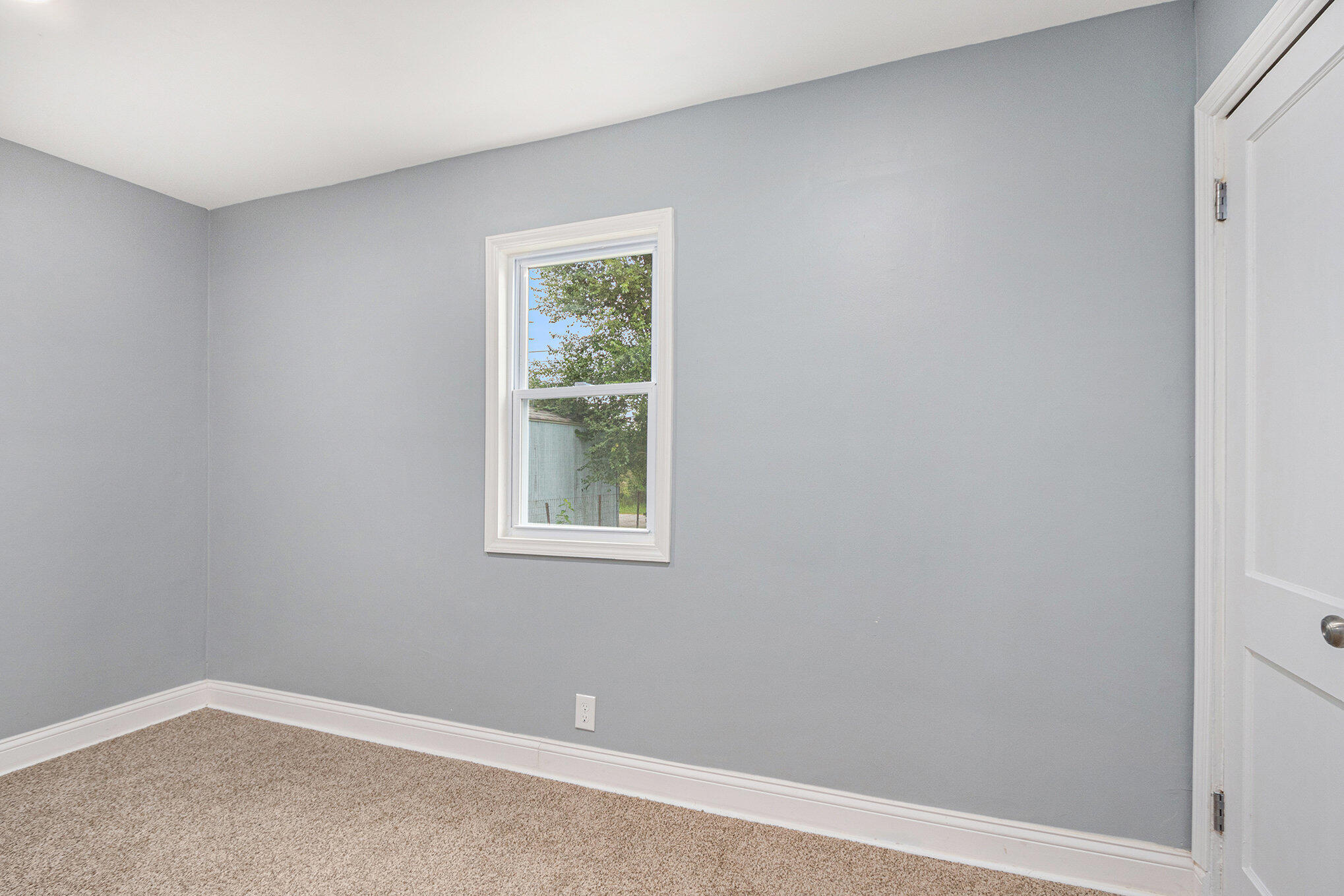 7527 Marshall Avenue Hammond, IN 46323 - Photo 12 of 19 an empty room with a window