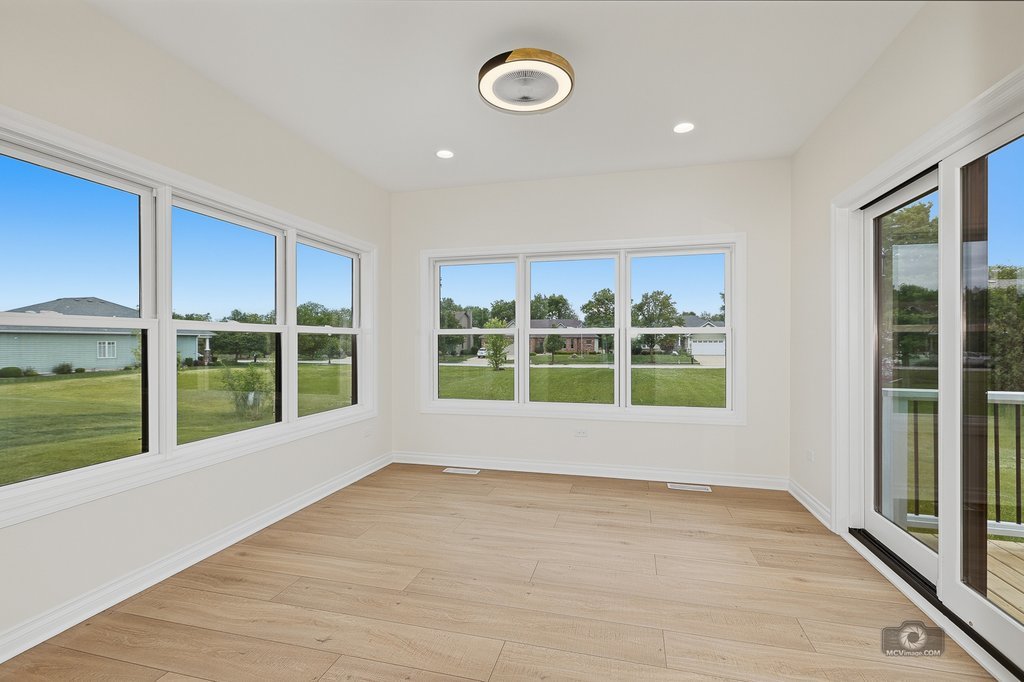684 Schomer Road Aurora, IL 60505 - Photo 8 of 30