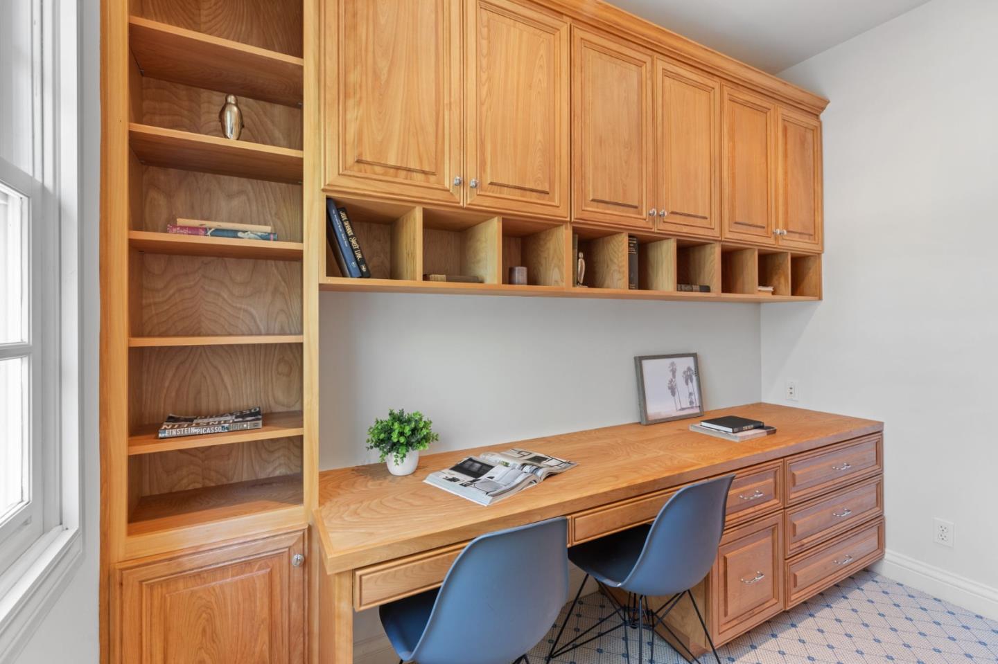 120 Gloria Circle Menlo Park, CA 94025 - Photo 35 of 83 a room that has a bed and a table in it