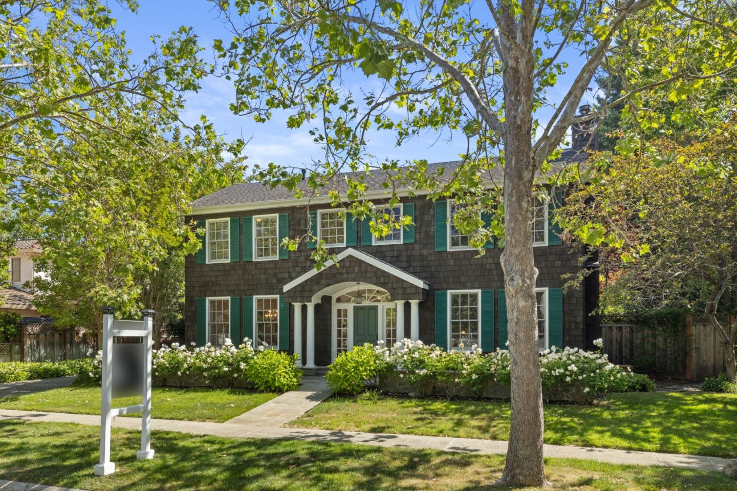 120 Gloria Circle Menlo Park, CA 94025 - Photo 7 of 83 a front view of a house with garden