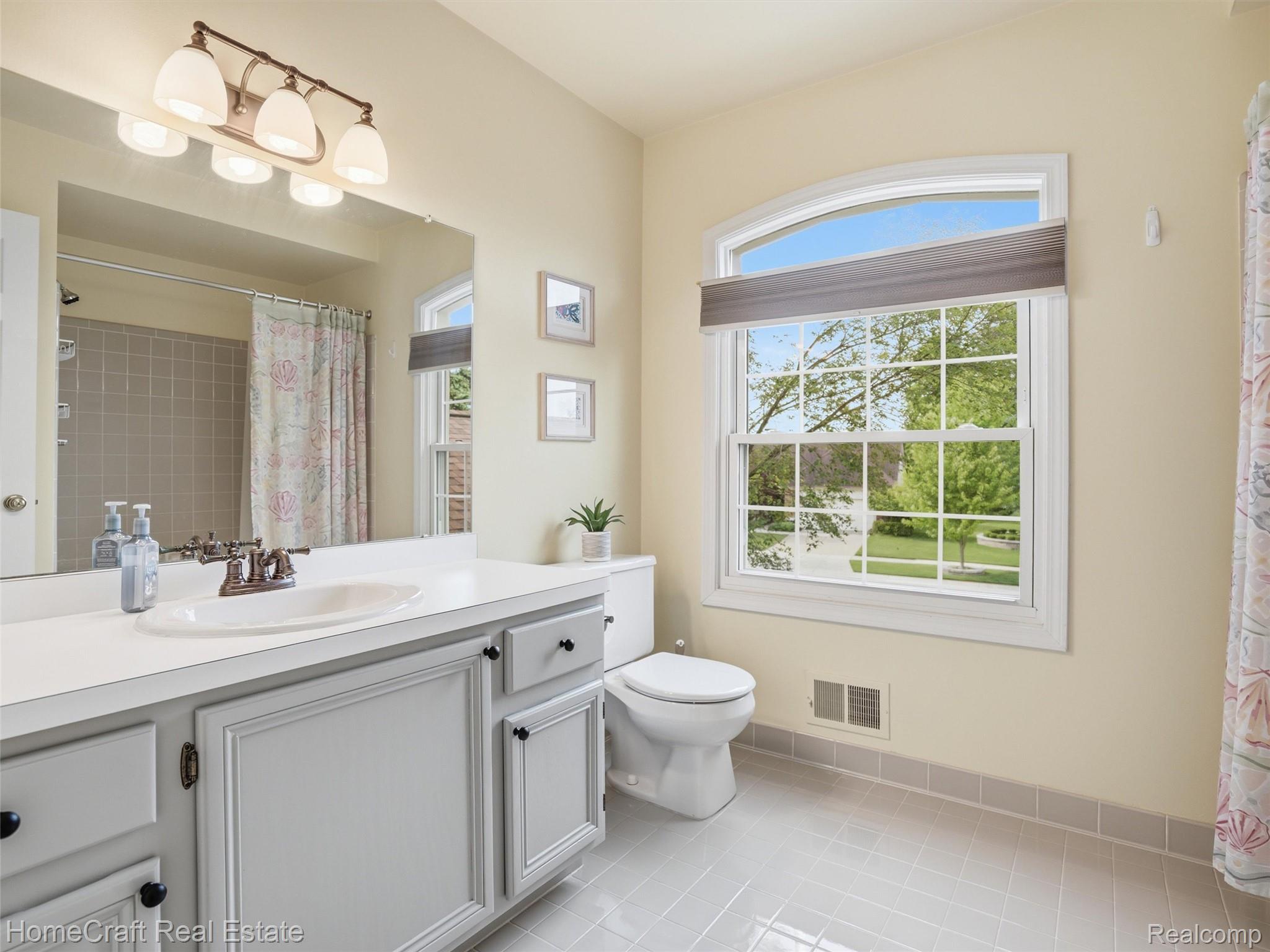 45088 Danbury Road Canton, MI 48188 - Photo 25 of 39 HomeCraft Real Estate