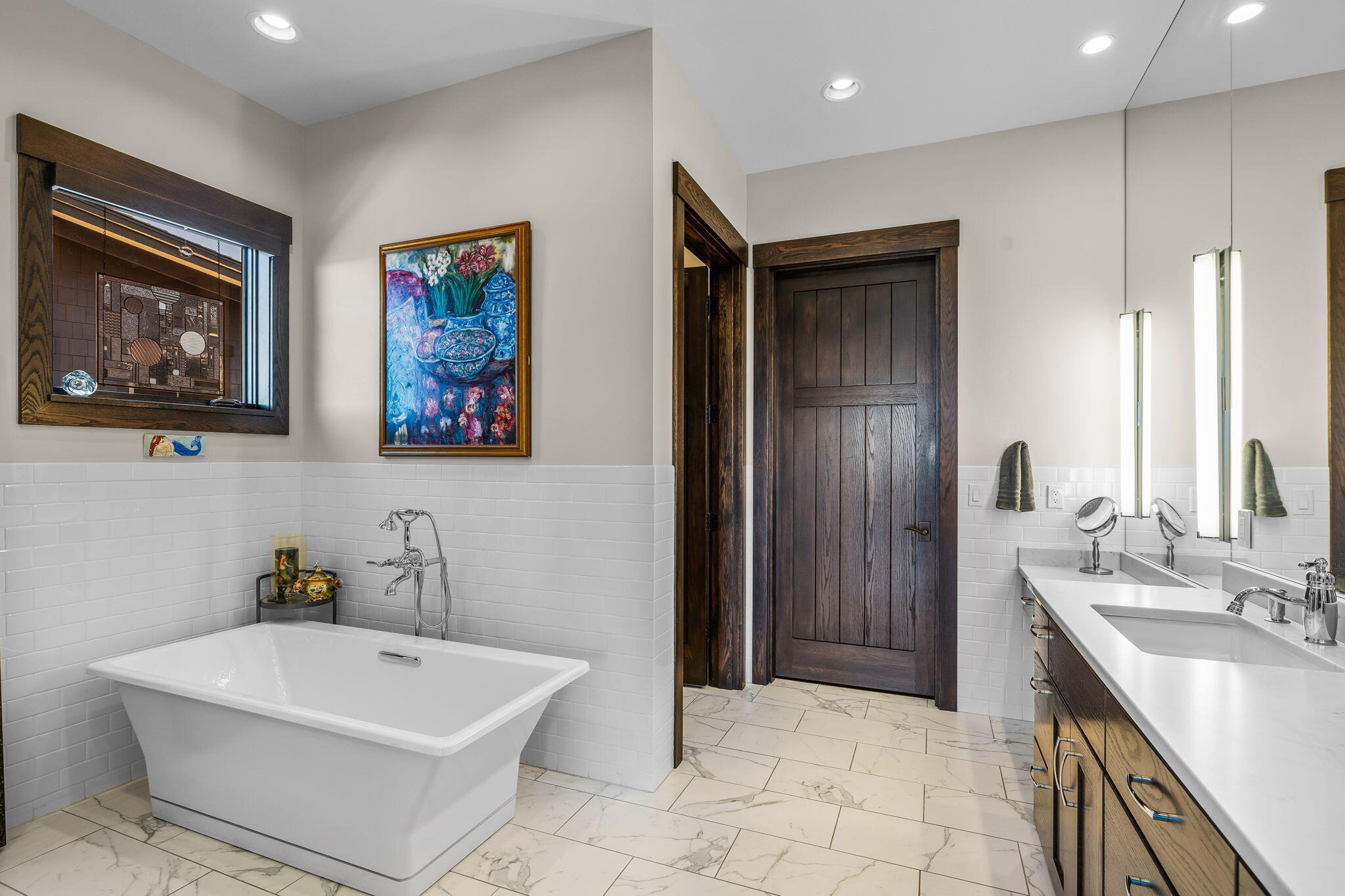 19397 Alianna Loop Bend, OR 97702 - Photo 25 of 65 Soaking tub and a large walk-in closet that leads to an additional space used by current owners as a ?focus room? for private calls and video conferences.
