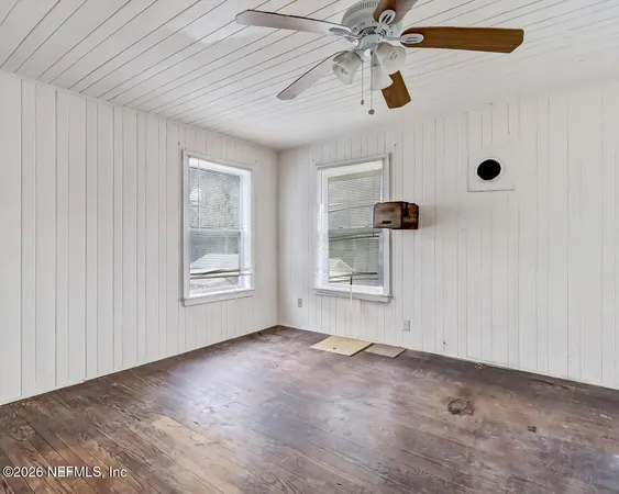 a view of an empty room with a ceiling fan