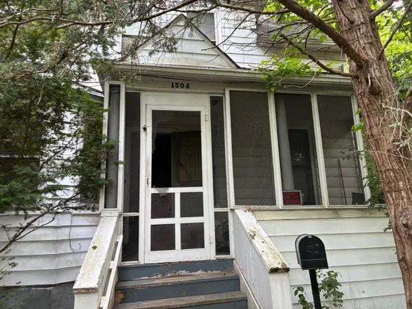 $499,999 | 1504 West Glen Flora Avenue, Waukegan, IL 60085