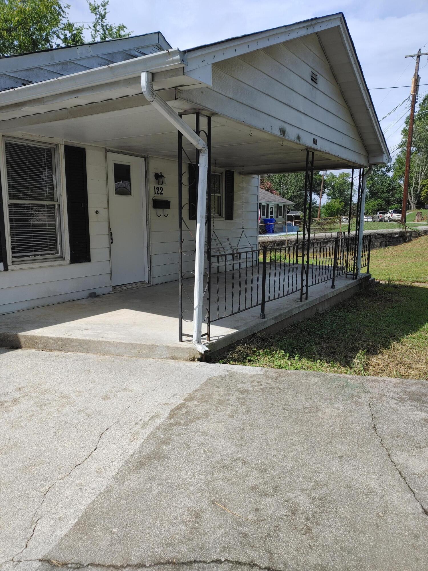 122 Pembroke Road Oak Ridge, TN 37830 - Photo 2 of 15 0816211135a (1)