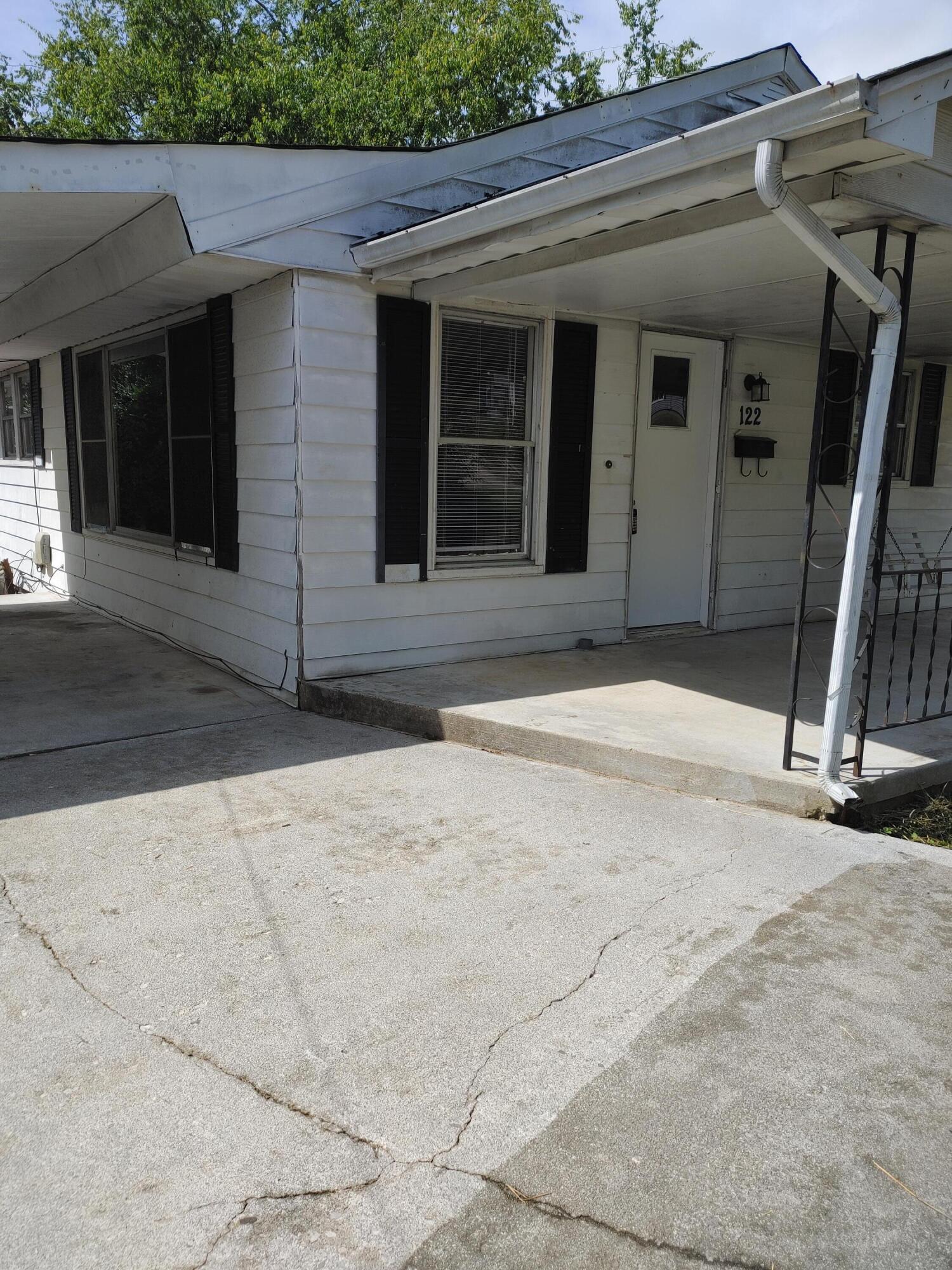 122 Pembroke Road Oak Ridge, TN 37830 - Photo 3 of 15 0816211135 (1)